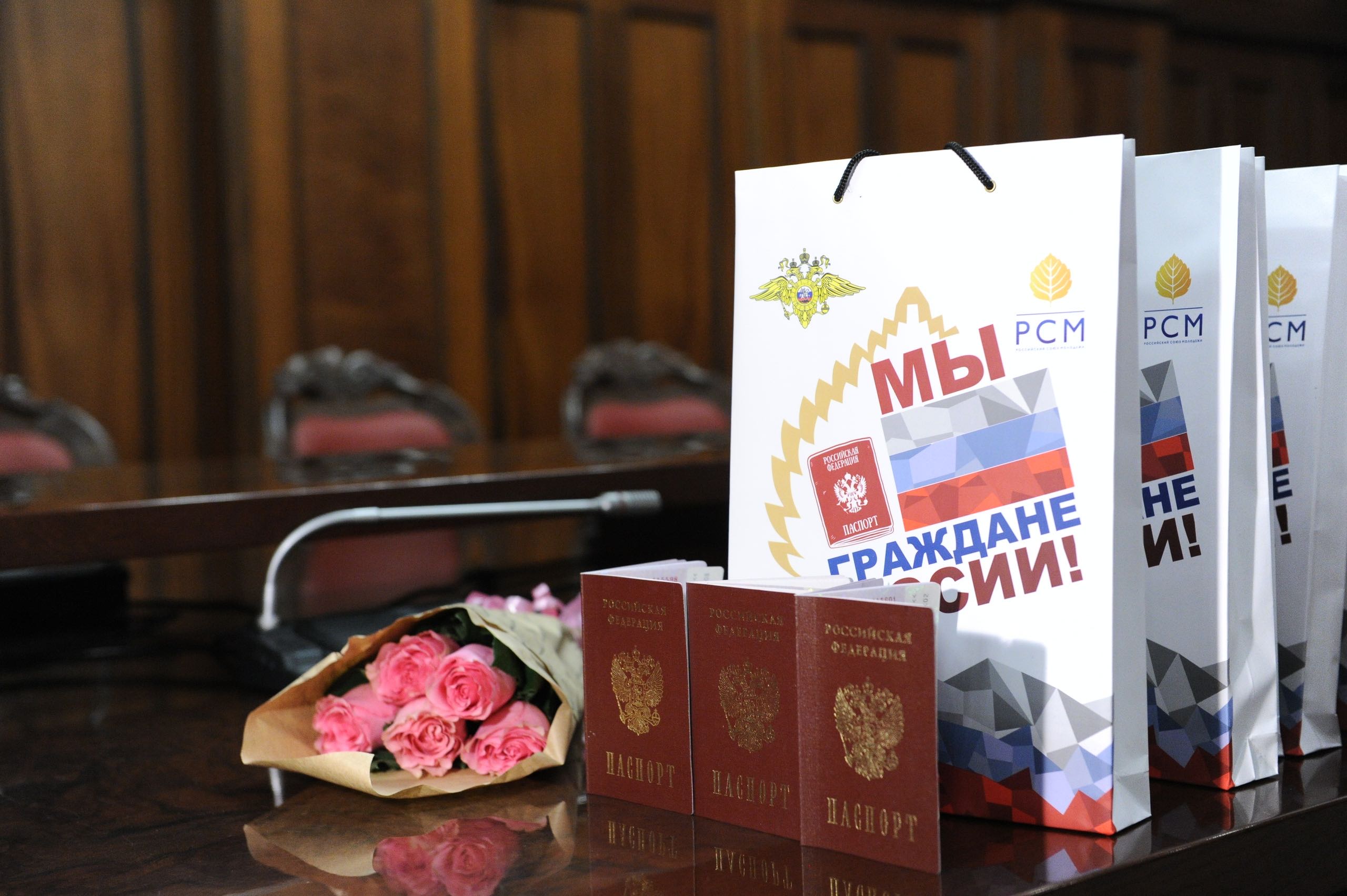 Школьники Ульяновской области смогут получить паспорт в торжественной обстановке в Москве. Объявлен старт Всероссийской акции «Мы – граждане России»